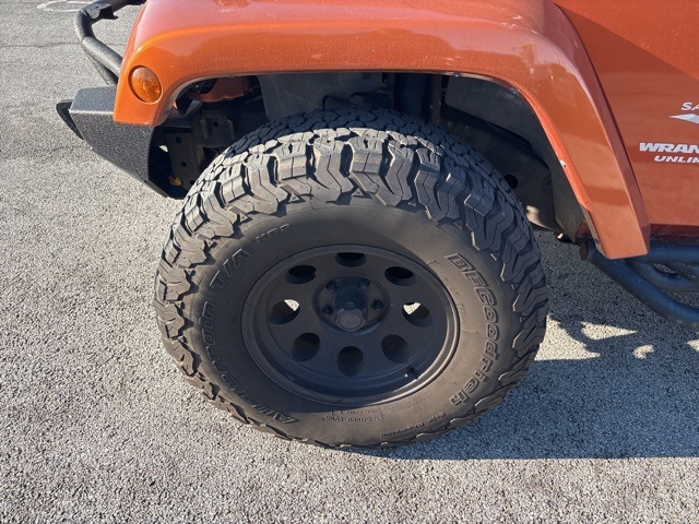 2011 Jeep Wrangler Unlimited Sahara photo 2