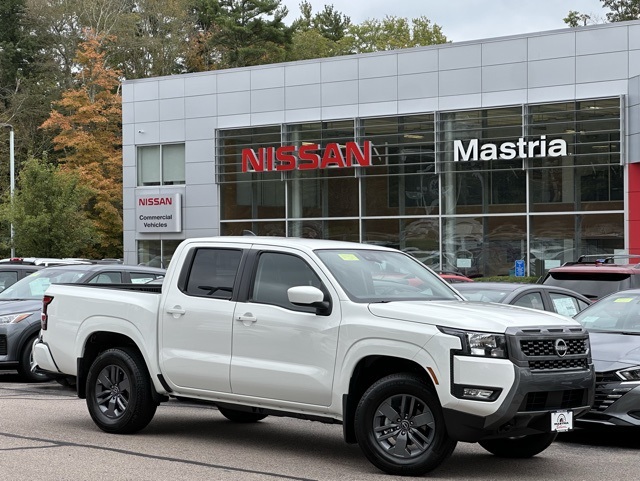 2025 Nissan Frontier Crew Cab SV photo 2