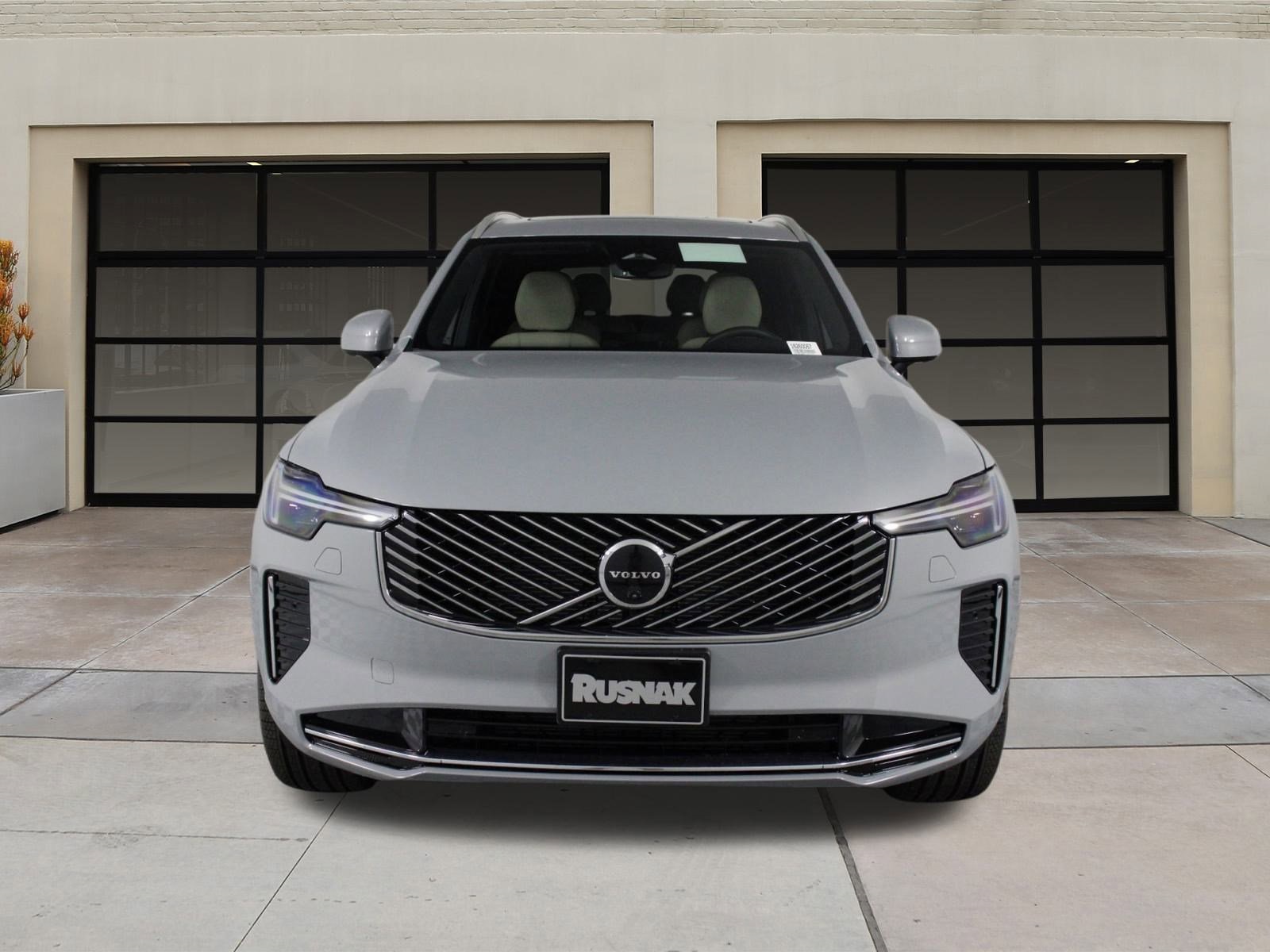 2026 Volvo XC90 Plus Black Edition photo 2