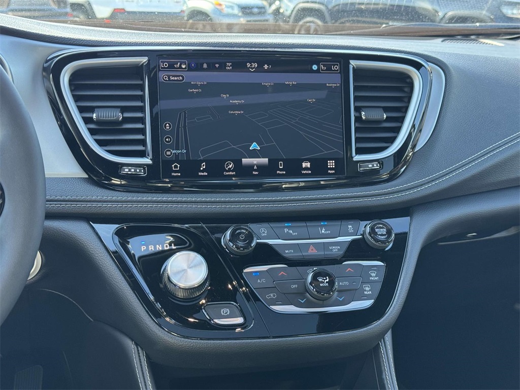 2025 Chrysler Pacifica Limited photo 17