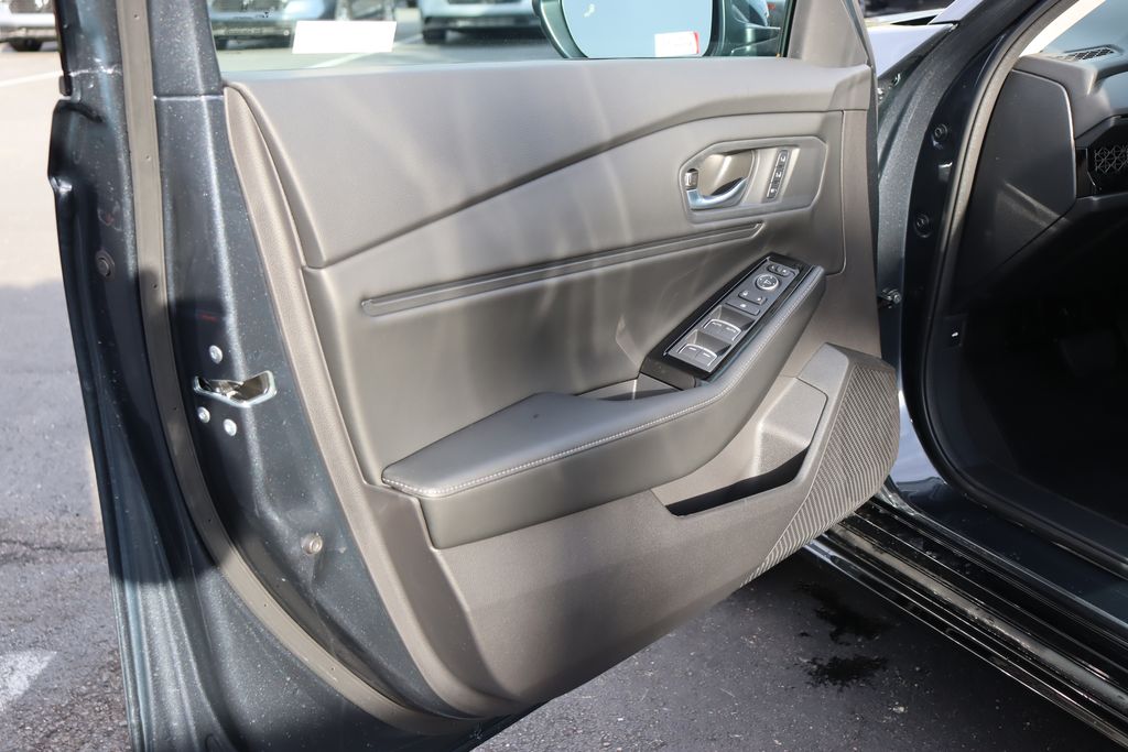 2025 Honda Accord Touring photo 28