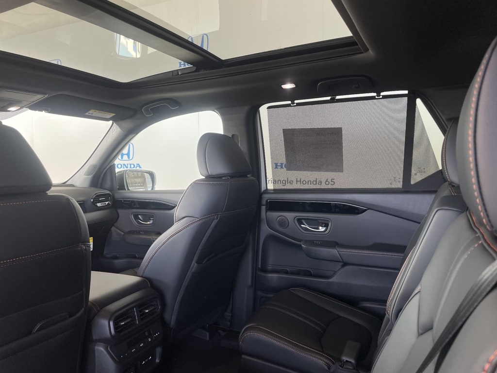 2025 Honda Pilot TrailSport photo 16