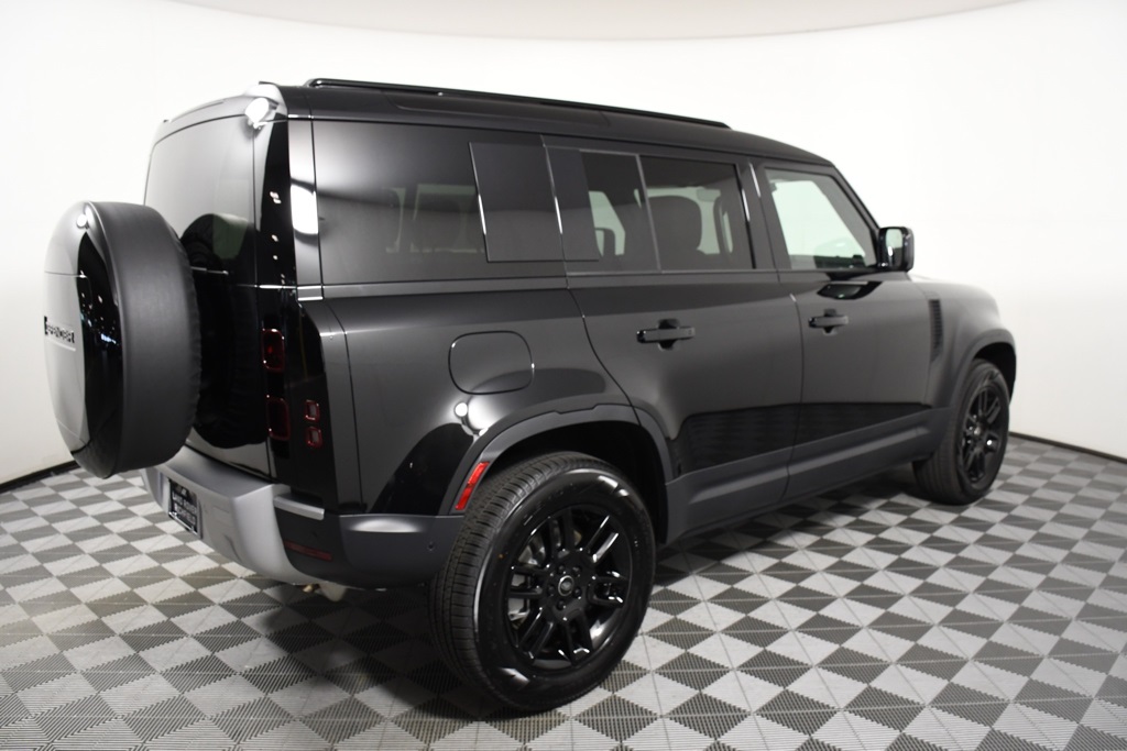 2025 Land Rover Defender 110 S photo 6