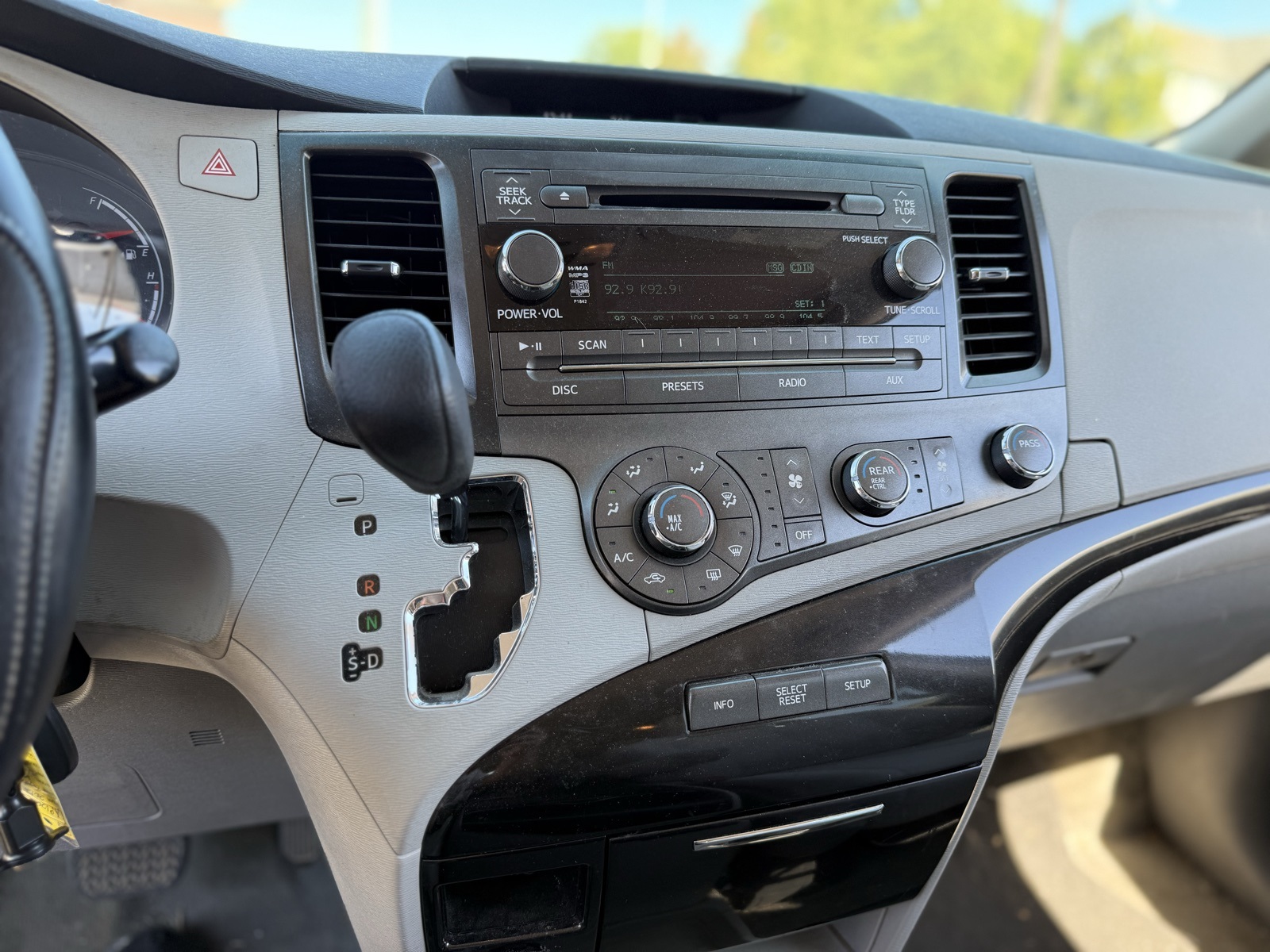 2012 Toyota Sienna Base photo 13