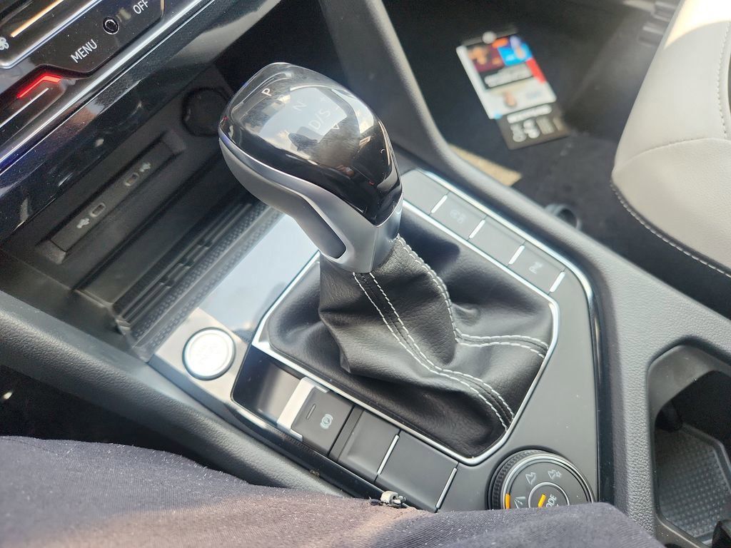 2025 Volkswagen Taos SE photo 17