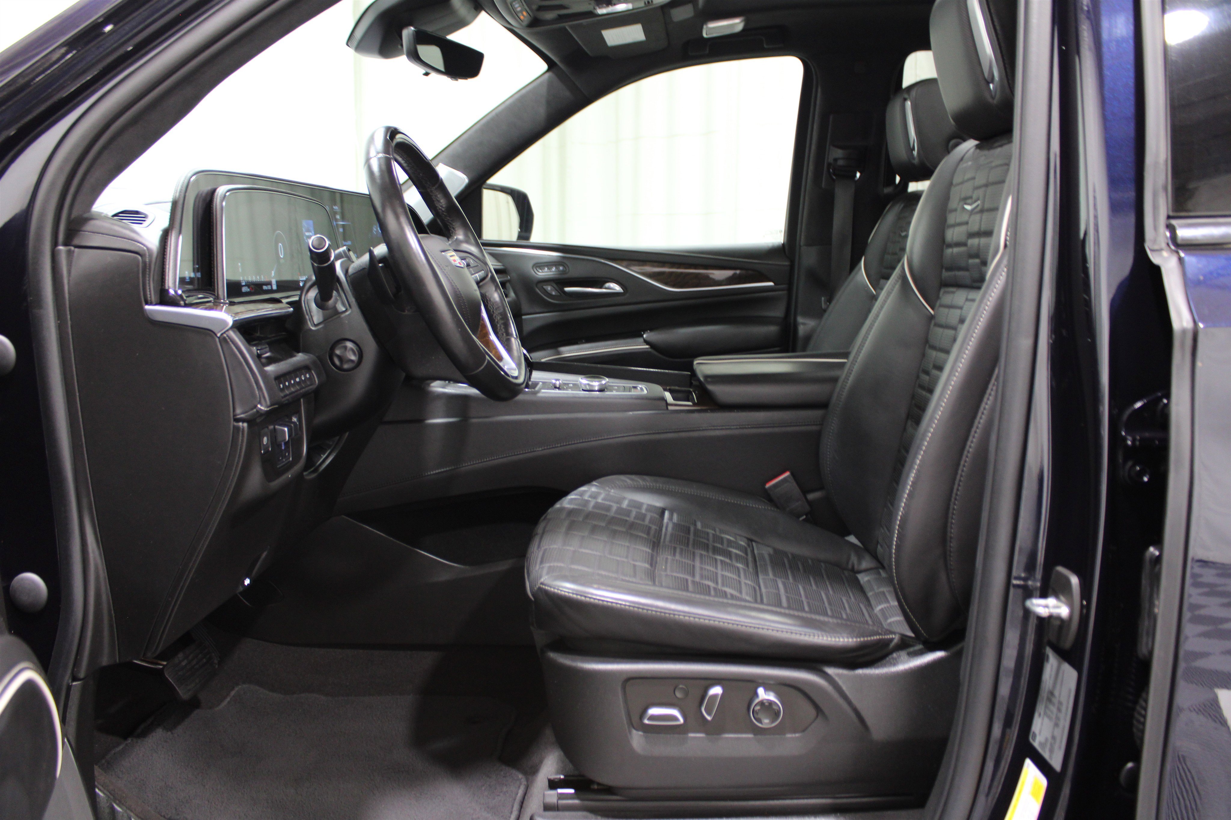 2022 Cadillac Escalade Sport Platinum photo 3