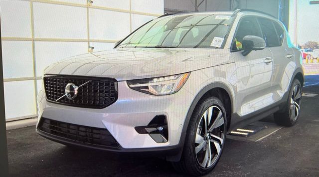 2025 Volvo XC40 Plus's photo