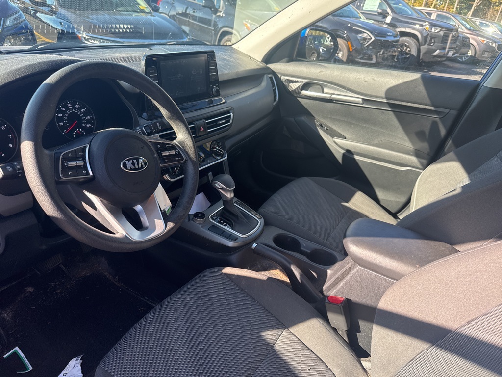 2021 Kia Seltos LX photo 2