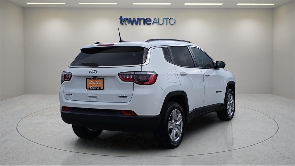 2022 Jeep Compass Latitude photo 4