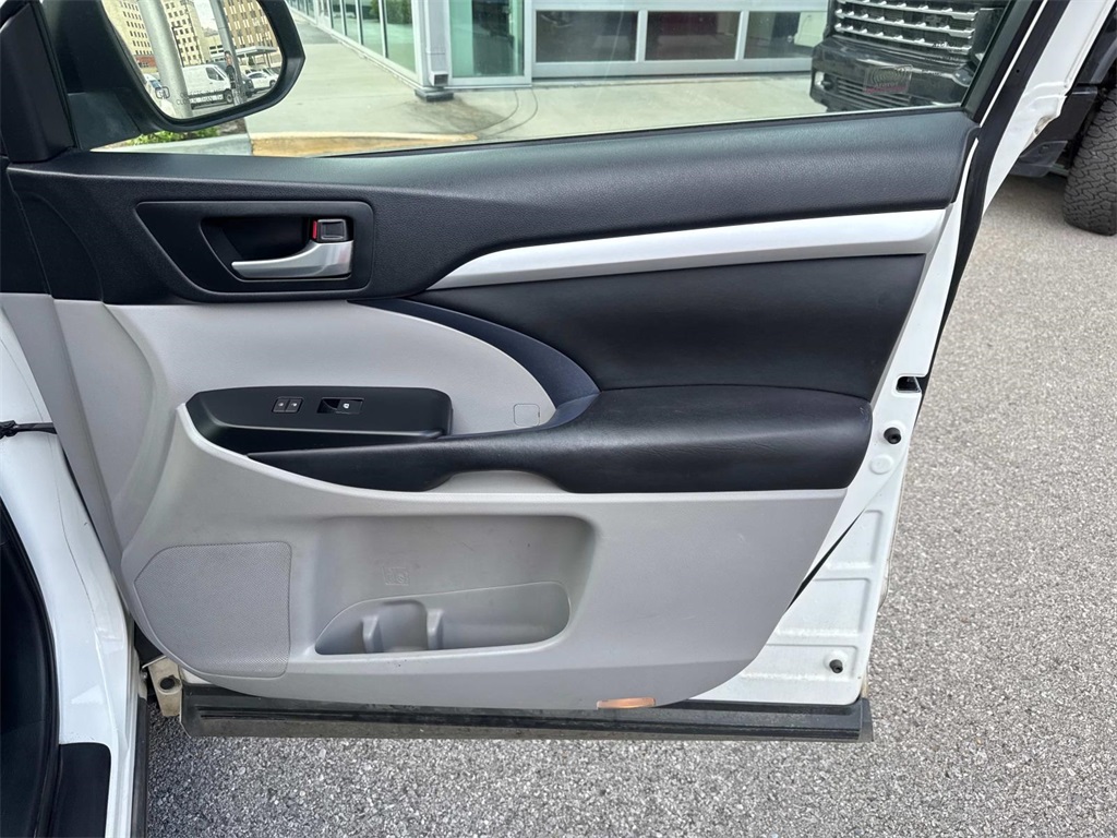 2016 Toyota Highlander XLE photo 10