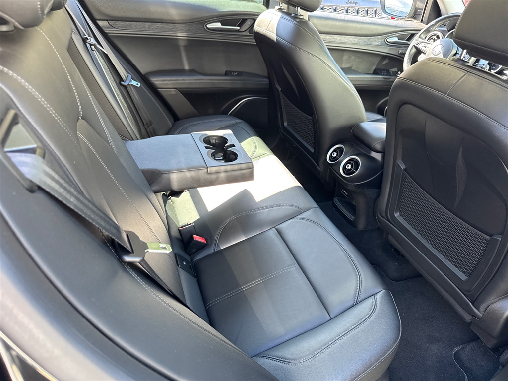 2020 Alfa Romeo Stelvio Base photo 5