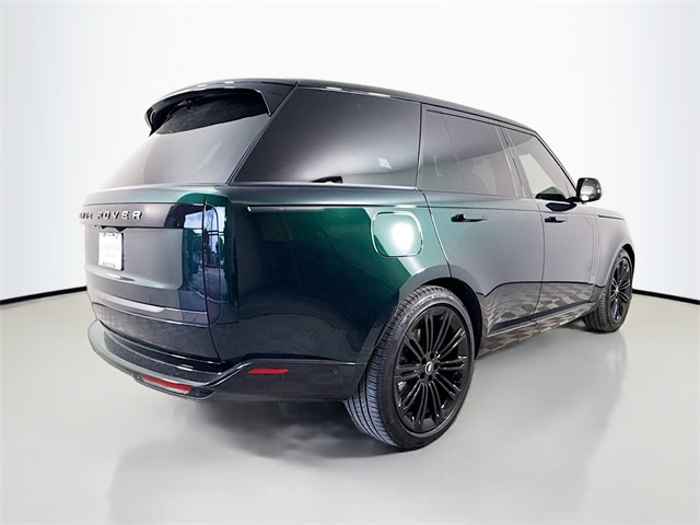 2025 Land Rover Range Rover SE photo 2