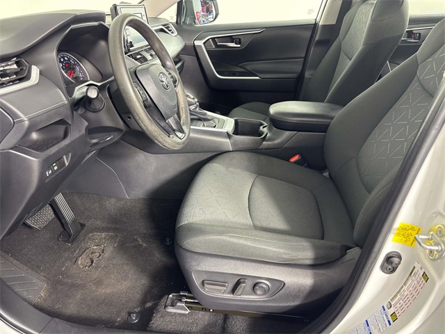 2022 Toyota RAV4 XLE photo 10