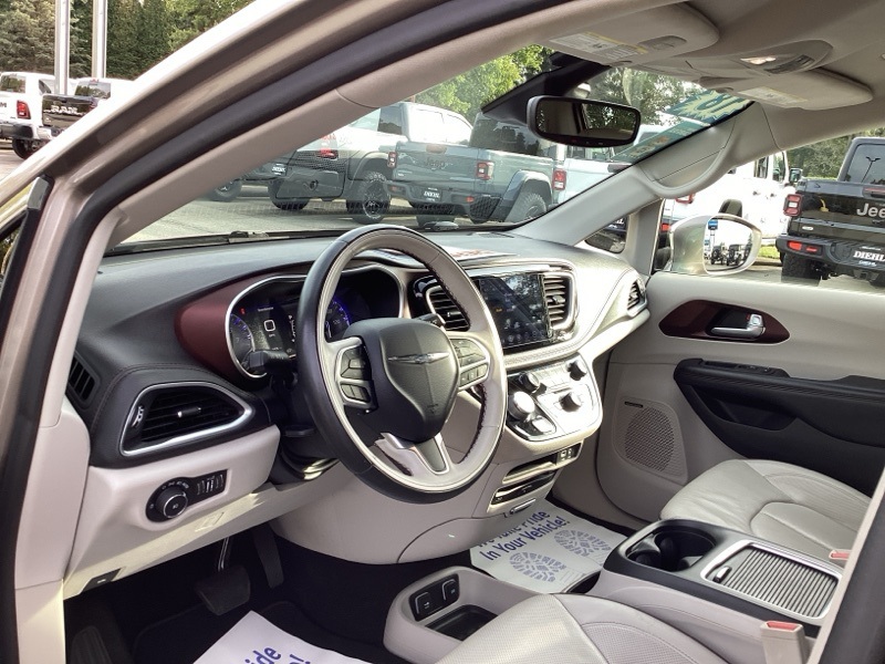 2018 Chrysler Pacifica Limited photo 25