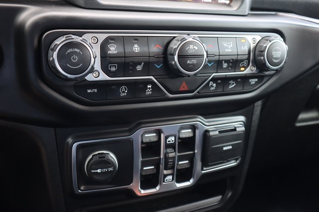 2021 Jeep Wrangler Unlimited Sahara photo 15