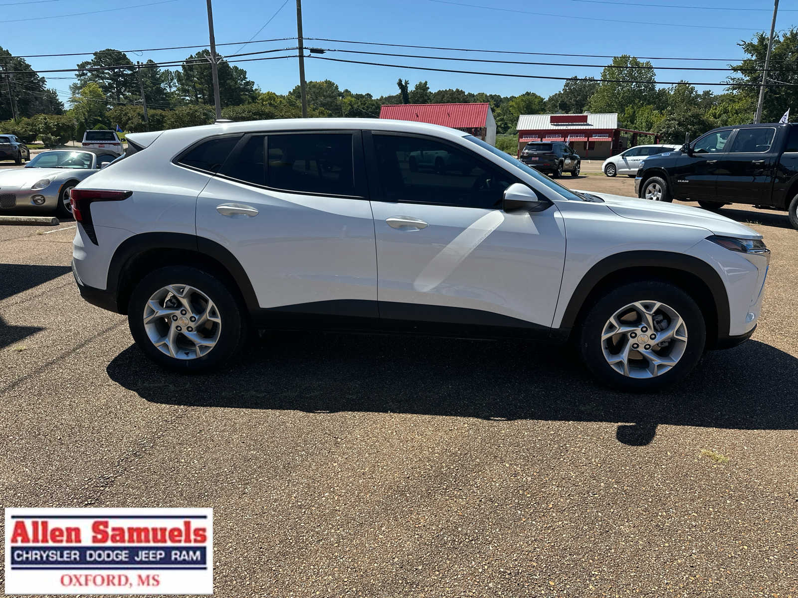 2025 Chevrolet Trax LS photo 4