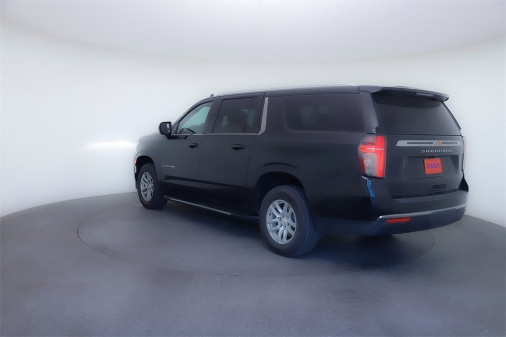 2023 Chevrolet Suburban LT photo 4