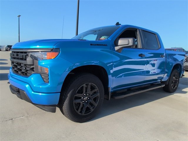 2026 Chevrolet Silverado Custom photo 4