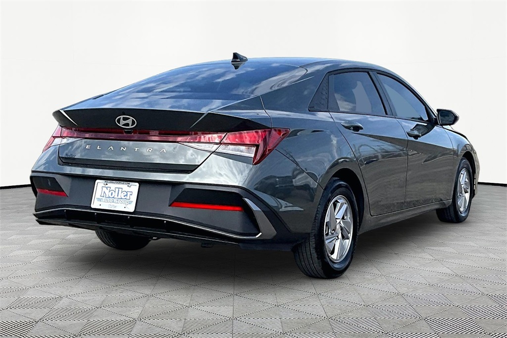 Used 2025 Hyundai Elantra SE with VIN KMHLL4DG4SU074421 for sale in Kansas City
