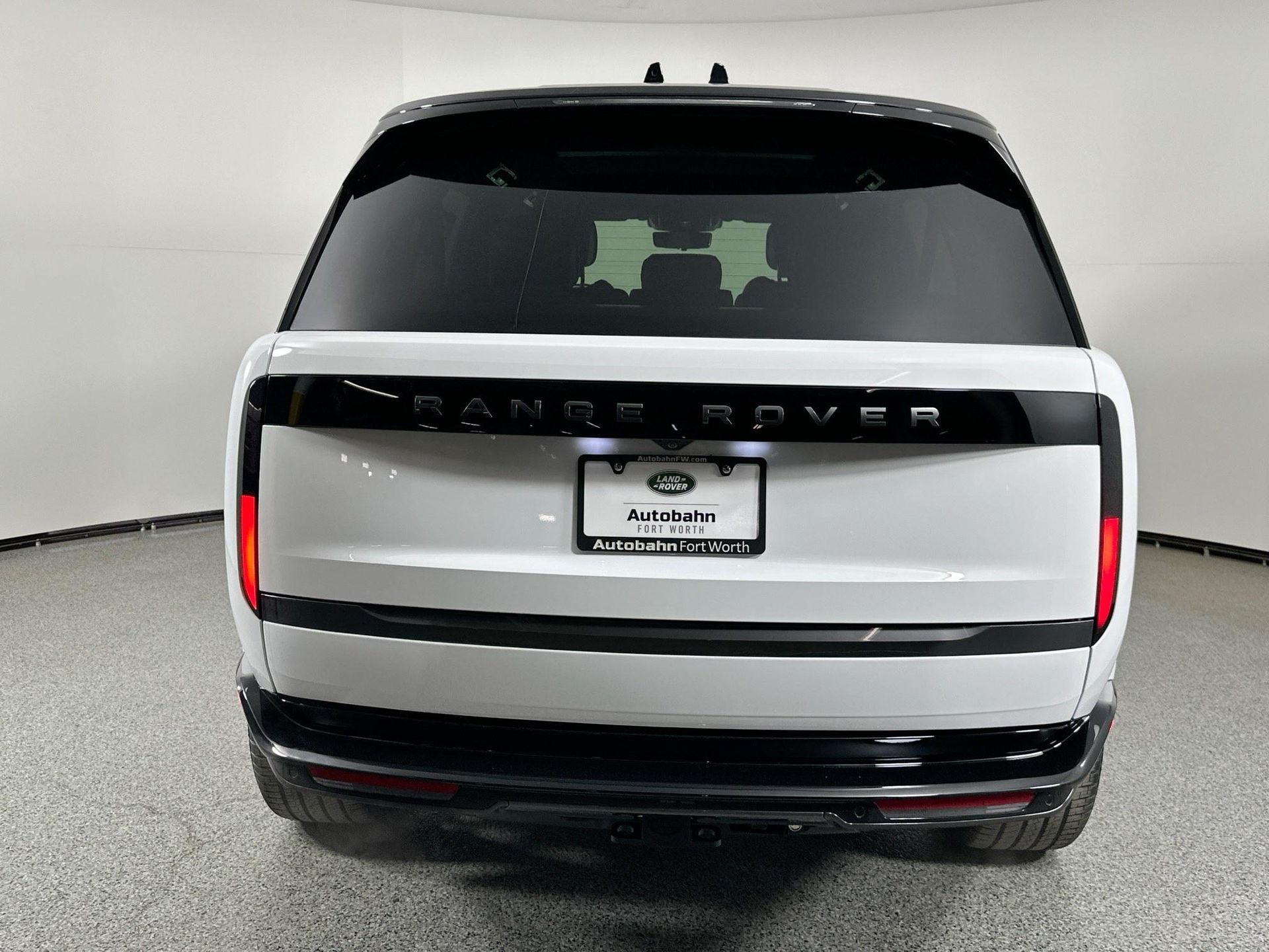 2025 Land Rover Range Rover SE photo 2