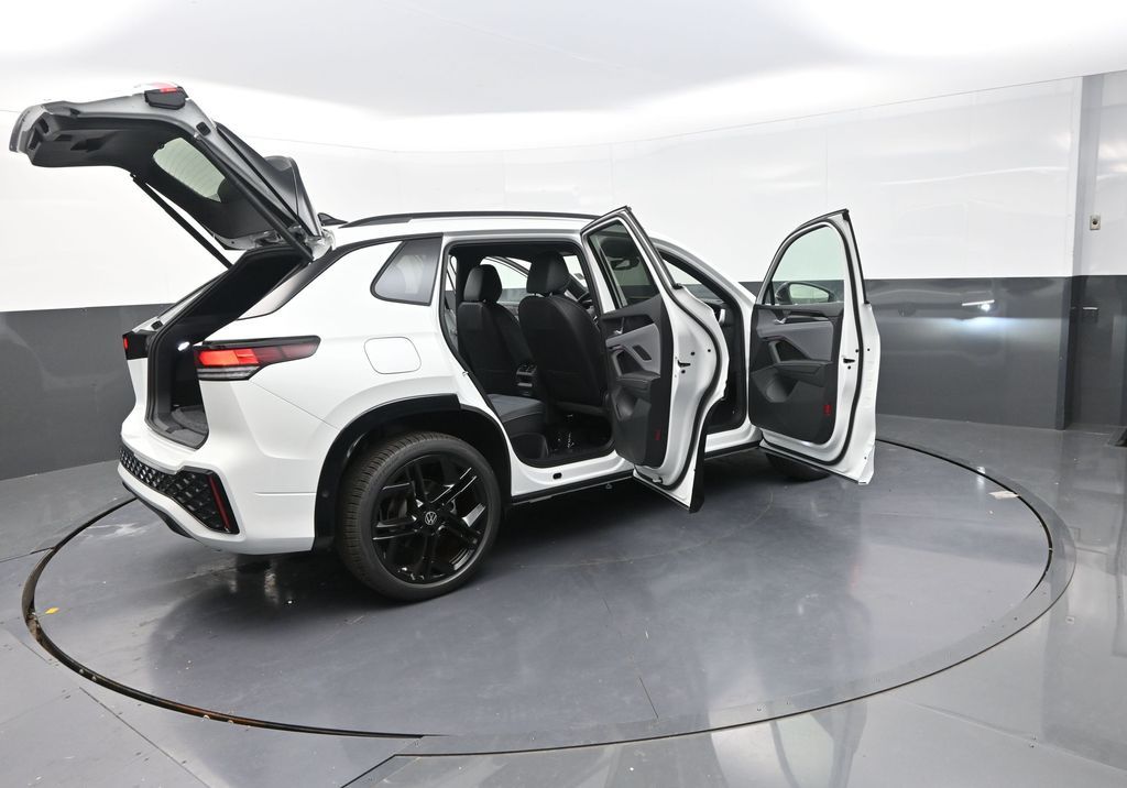 2025 Volkswagen Tiguan SE R-Line Black photo 30