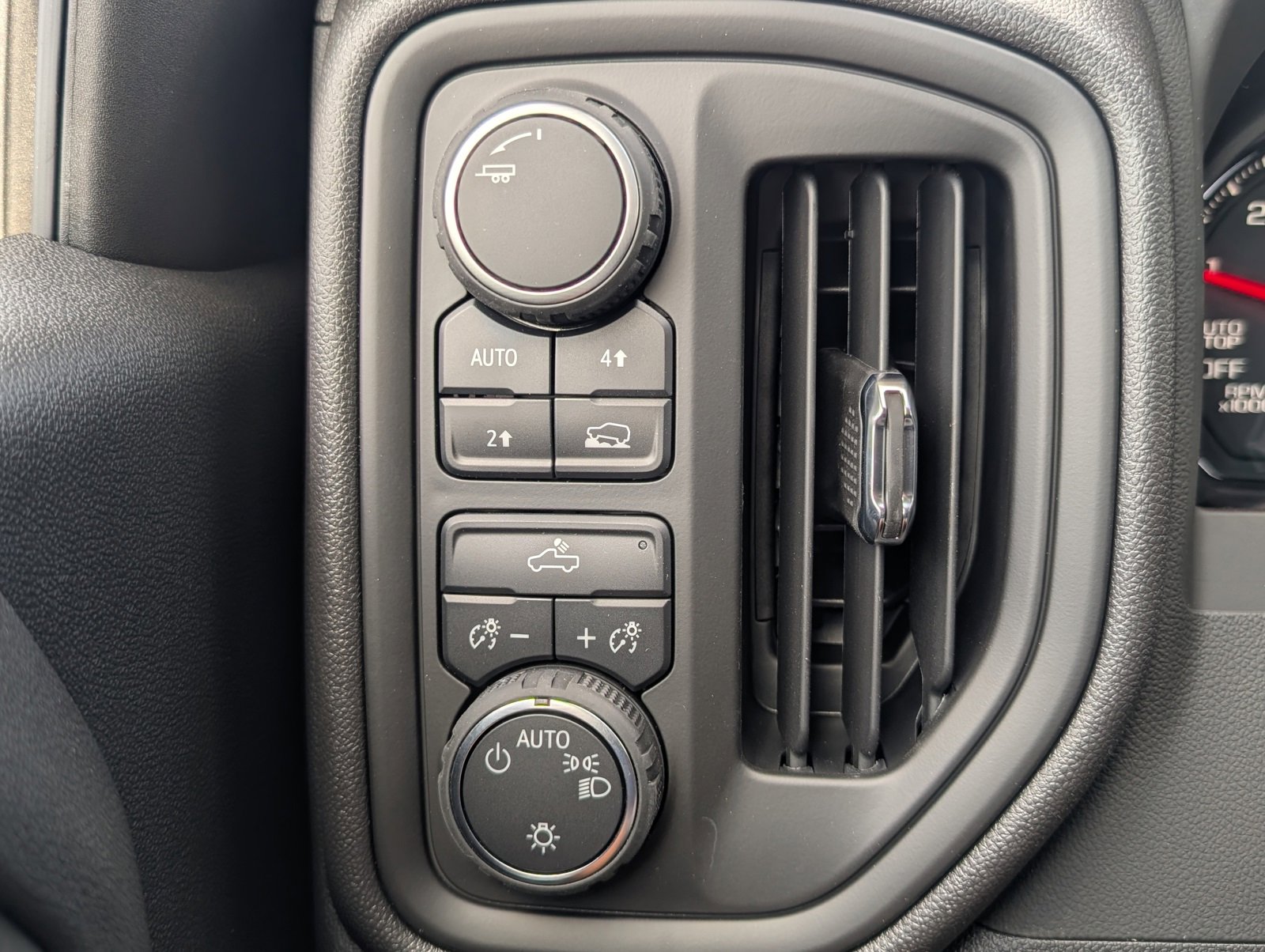 2025 Chevrolet Silverado 1500 Custom photo 10