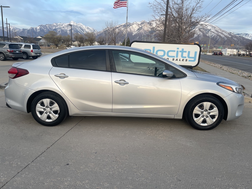 2017 Kia Forte LX Base photo 2