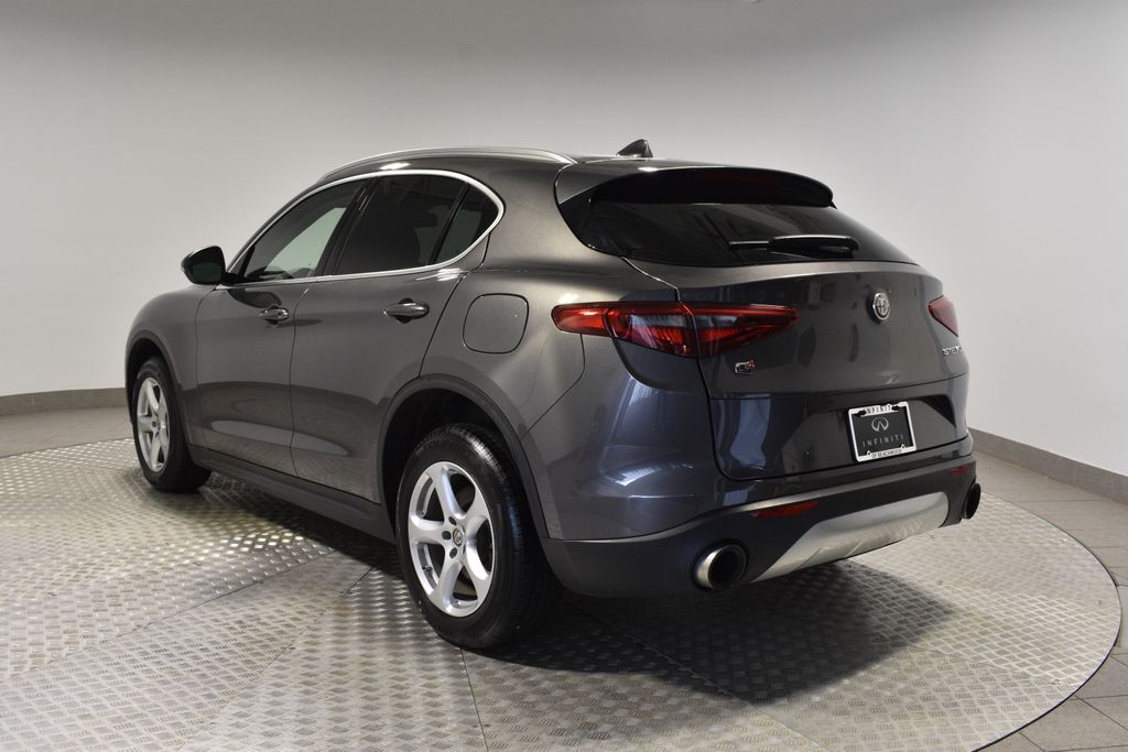 2020 Alfa Romeo Stelvio Base photo 4
