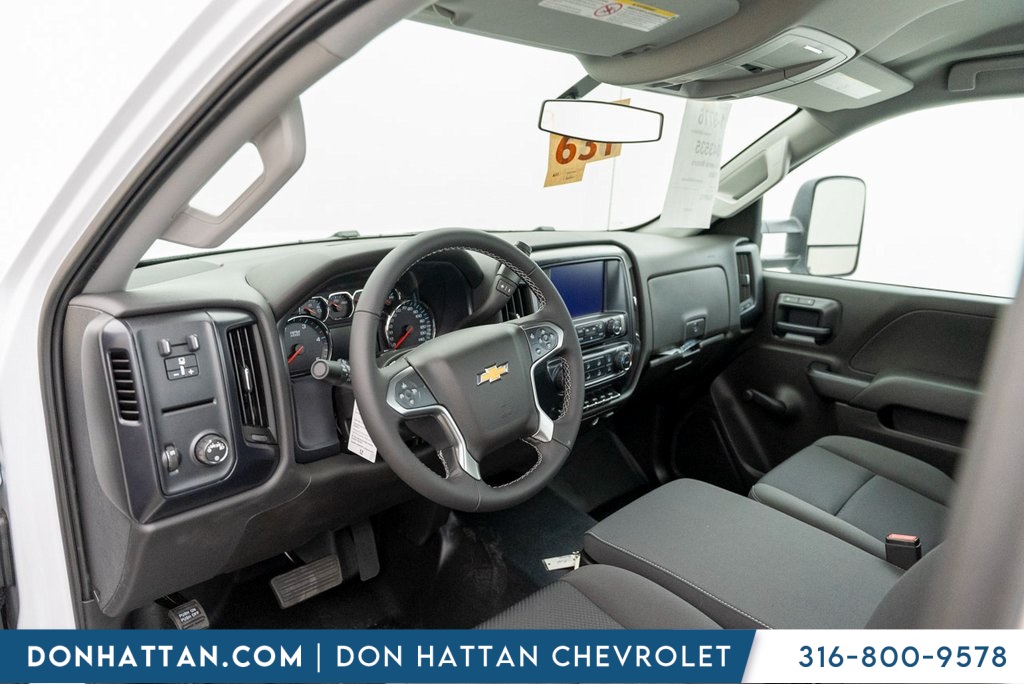 2023 Chevrolet Silverado 4500HD Work Truck photo 3