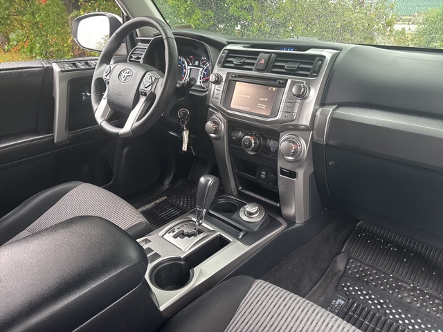 2017 Toyota 4Runner SR5 photo 16