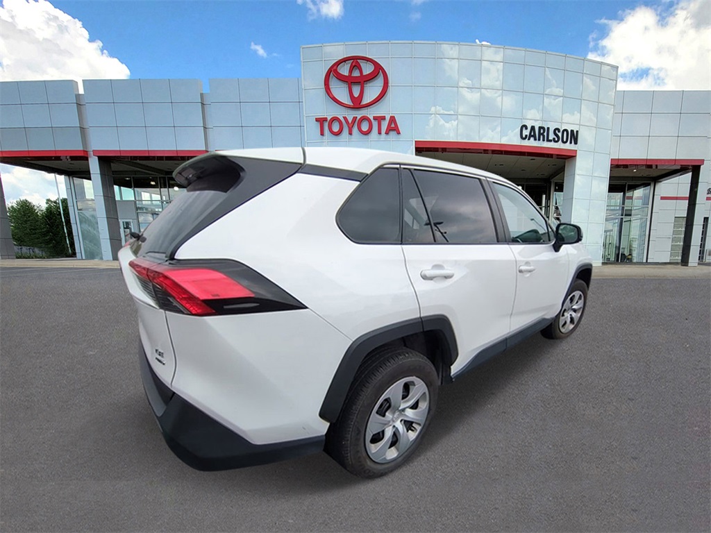 2024 Toyota RAV4 LE photo 6
