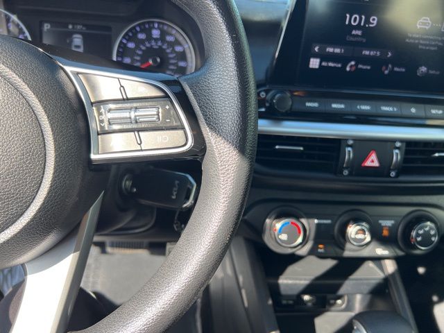 2023 Kia Forte LXS photo 12