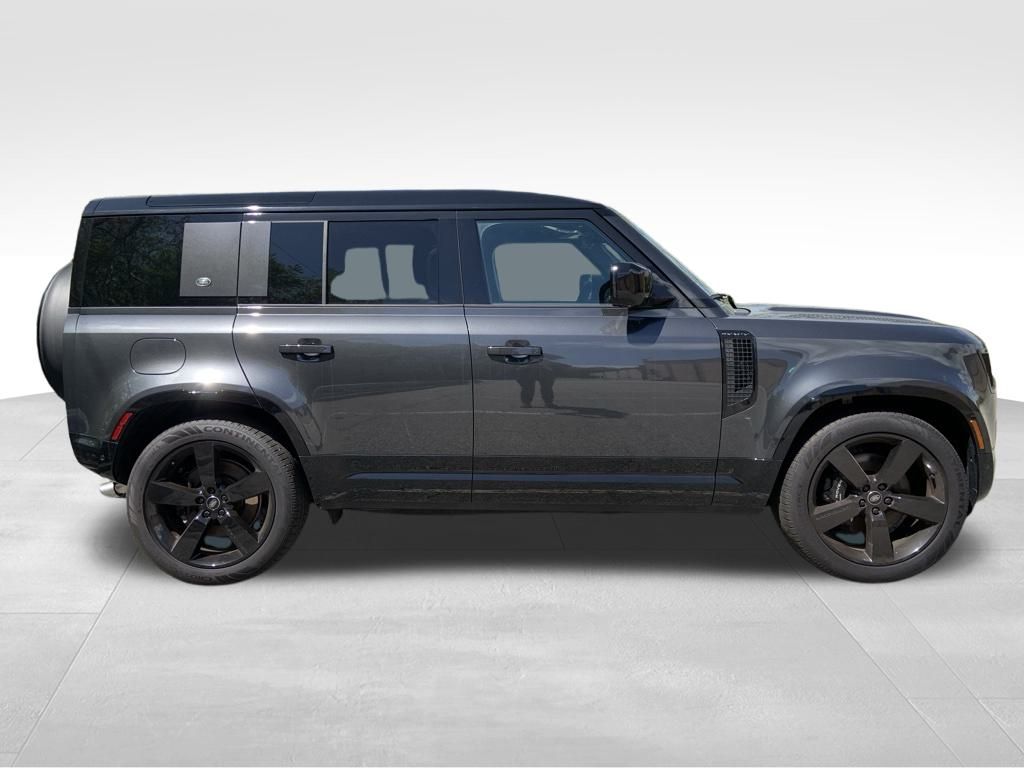 2024 Land Rover Defender 110 V8 photo 4