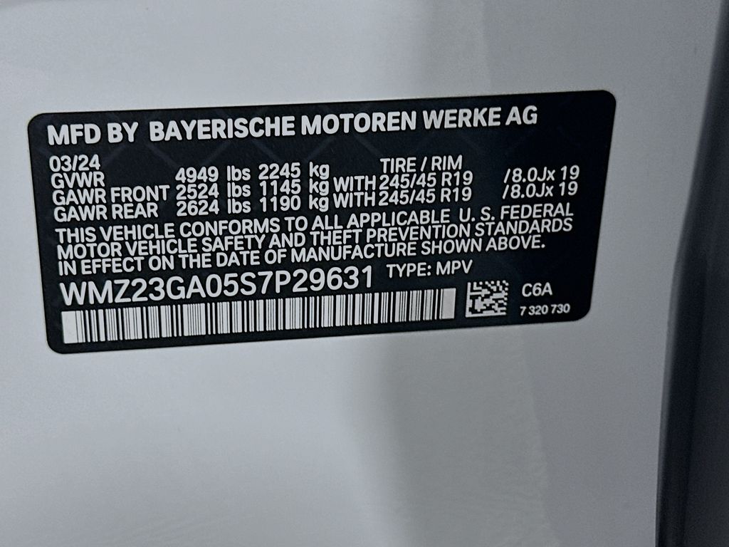 New 2025 White MINI Signature Plus image 24