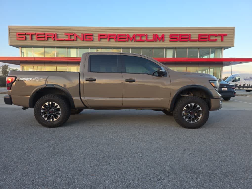 2023 Nissan Titan PRO-4X's photo