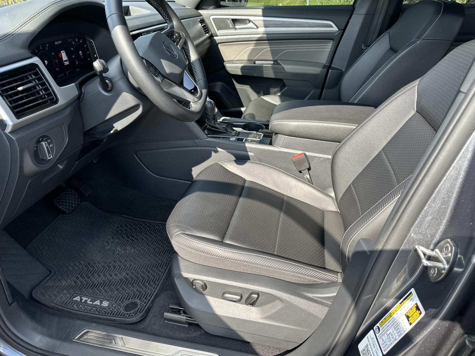2023 Volkswagen Atlas Cross Sport V6 SE Technology photo 9