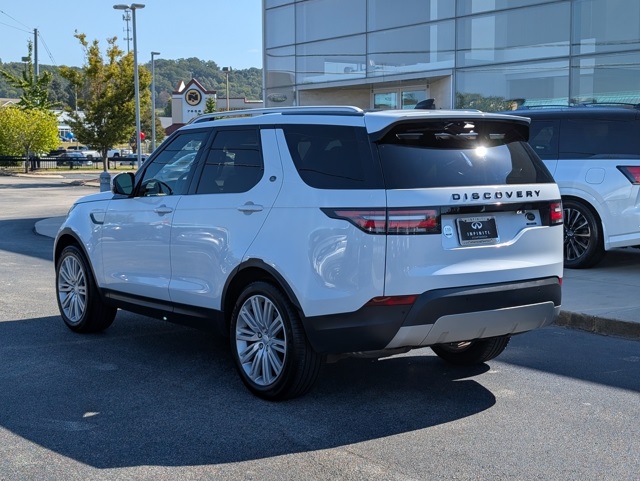 2017 Land Rover Discovery HSE Luxury photo 2