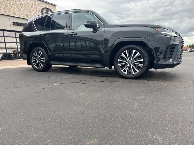 2025 Lexus LX 600 Premium photo 13