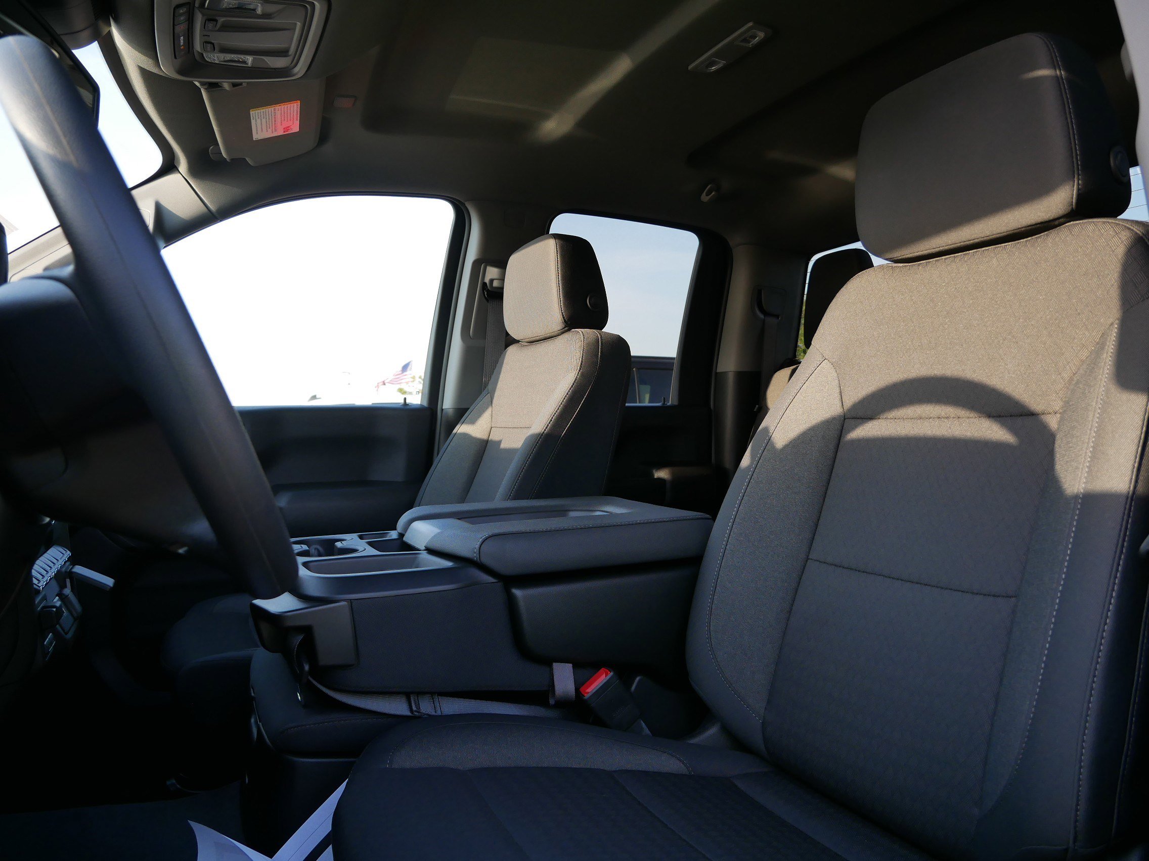 2025 Chevrolet Silverado 2500HD Custom photo 4