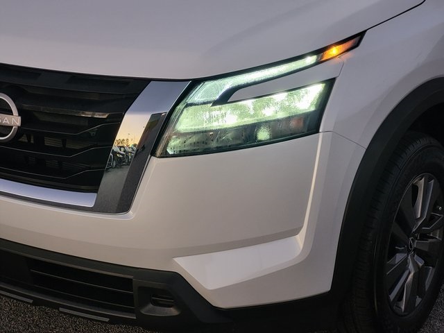 2025 Nissan Pathfinder SV photo 3