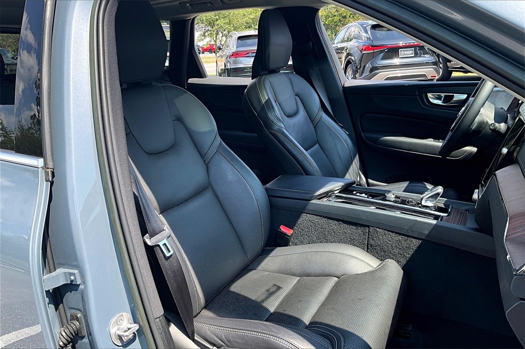 2023 Volvo XC60 B5 Ultimate photo 27