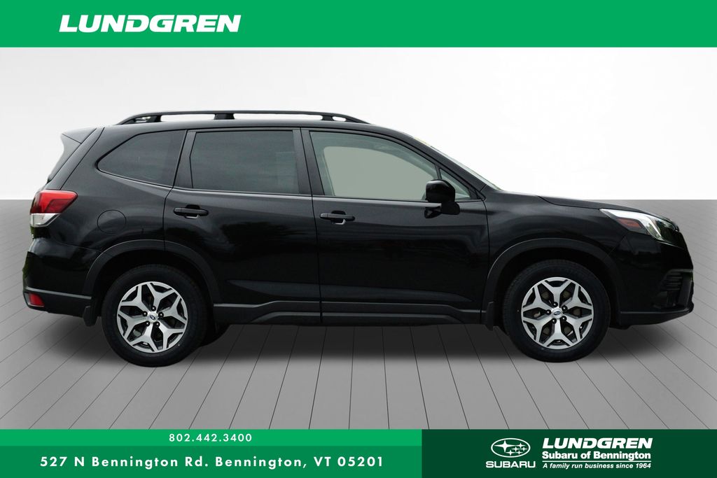 2023 Subaru Forester Premium photo 2