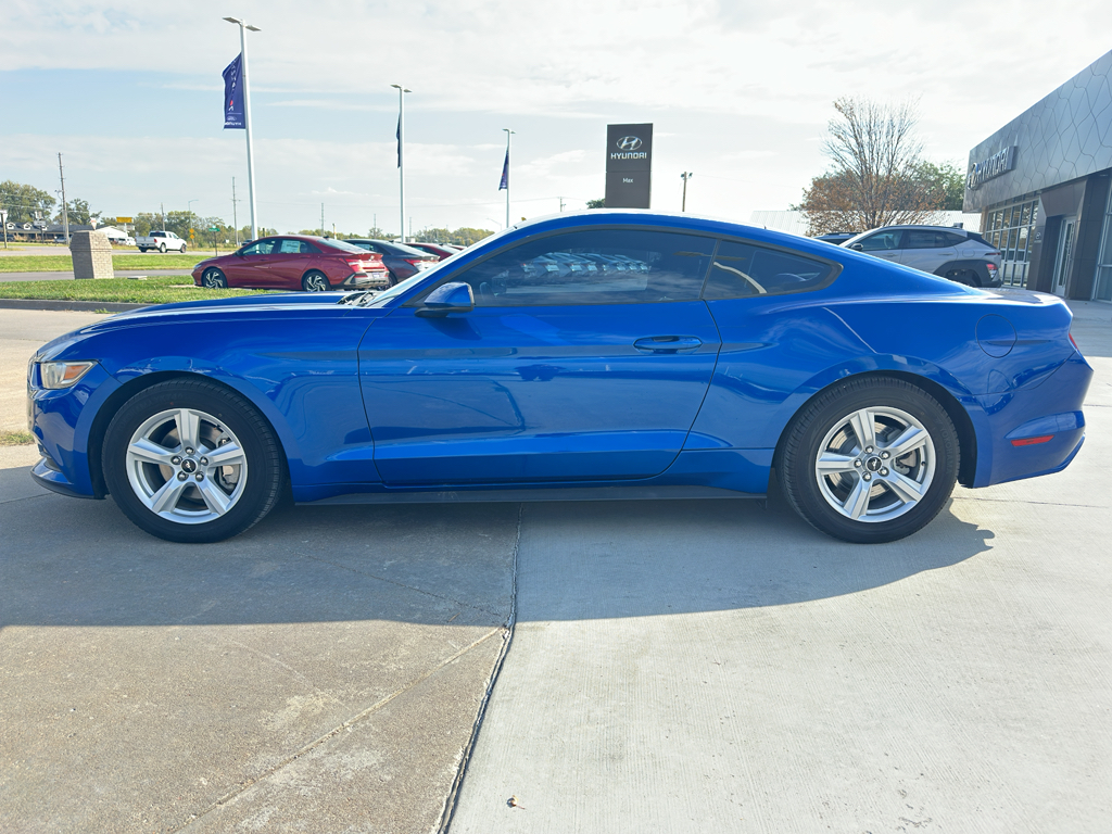 2017 Ford Mustang Base photo 4