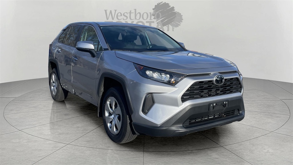 2022 Toyota RAV4 LE's photo