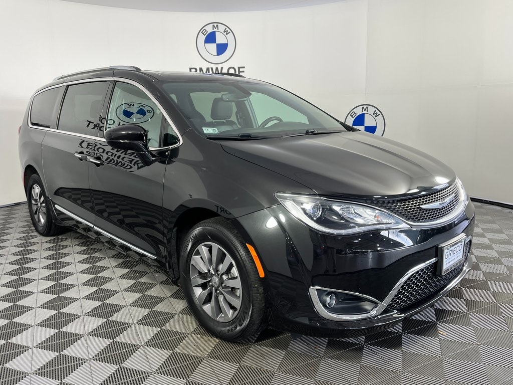 2019 Chrysler Pacifica Touring L Plus's photo