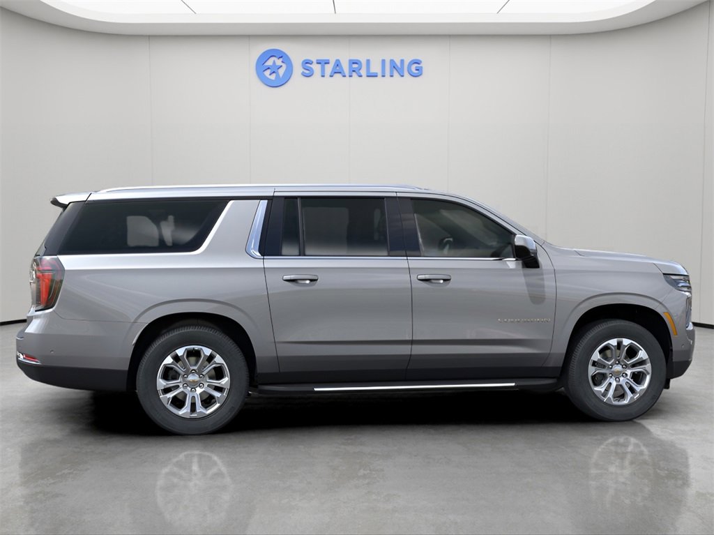 2025 Chevrolet Suburban LT photo 2