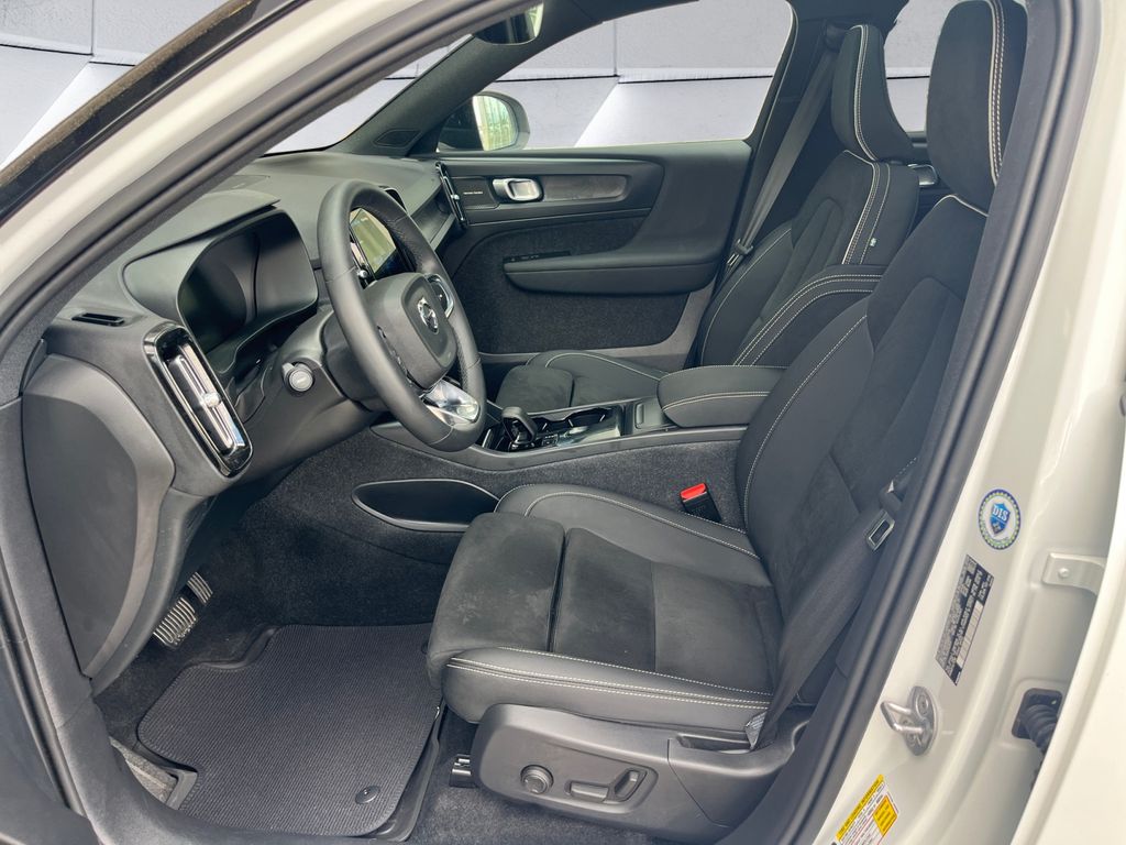 2024 Volvo XC40 Recharge Ultimate photo 7
