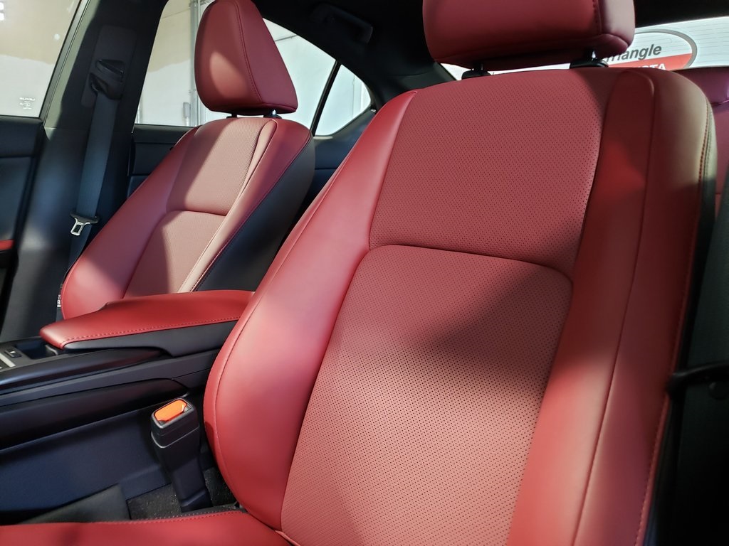 2025 Lexus IS 300 photo 14