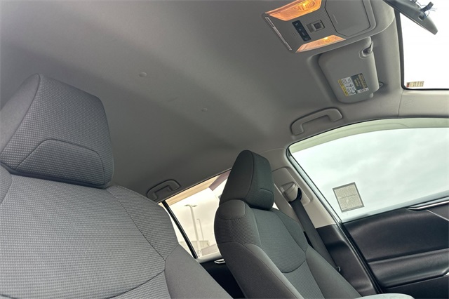 2021 Toyota RAV4 Hybrid LE photo 16