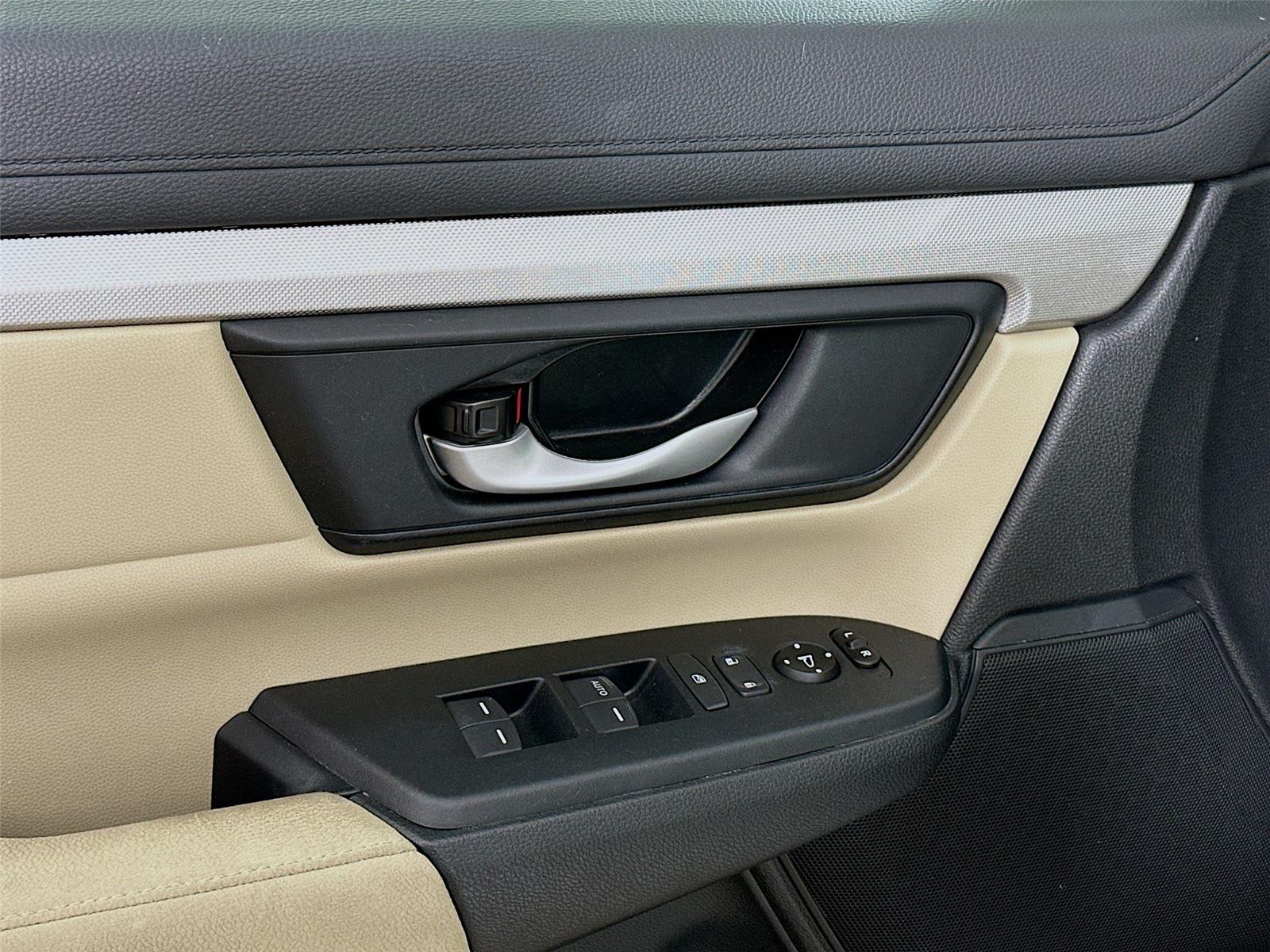 2019 Honda CR-V LX photo 17